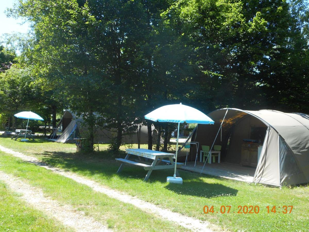 ホテル Camping Les Arbois Montjay  エクステリア 写真