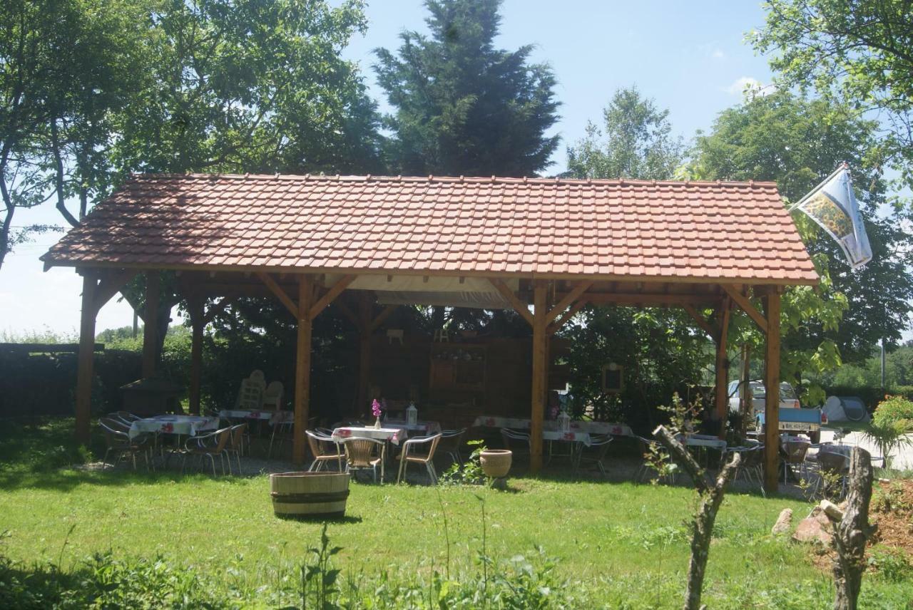 ホテル Camping Les Arbois Montjay  エクステリア 写真